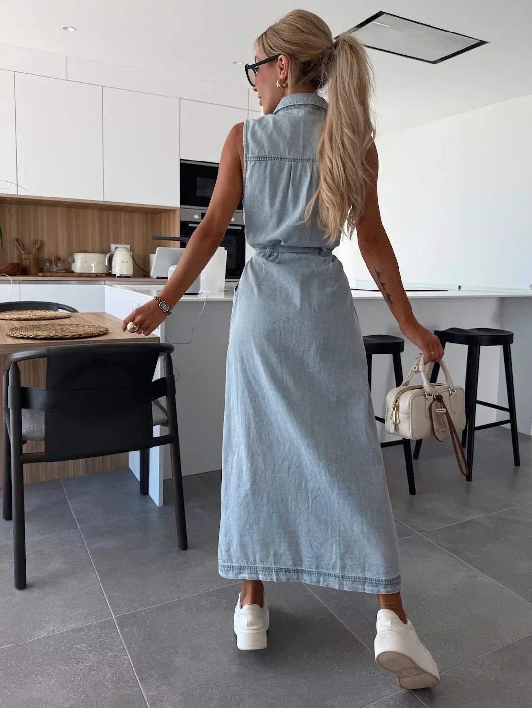 DANIËLA – ROBE EN DENIM SANS MANCHES CONFORTABLE