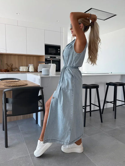 DANIËLA – ROBE EN DENIM SANS MANCHES CONFORTABLE
