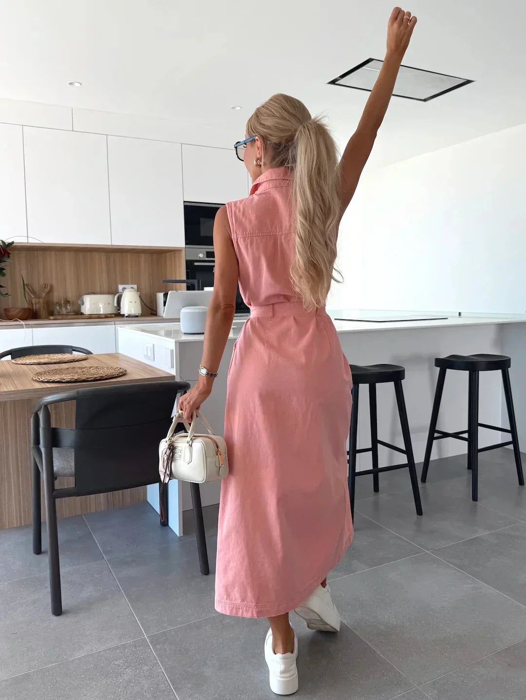 DANIËLA – ROBE EN DENIM SANS MANCHES CONFORTABLE